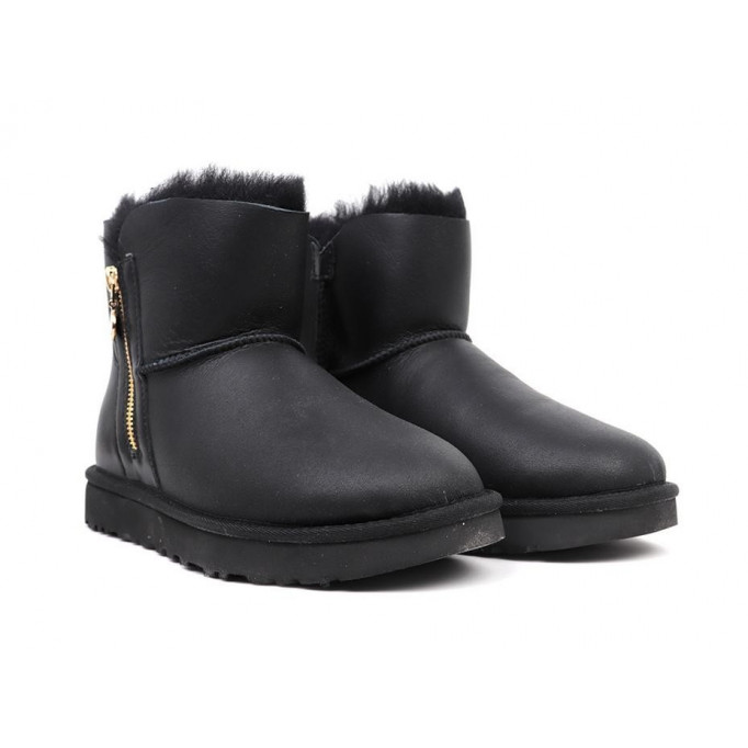 UGG Bailey Zip Mini Black