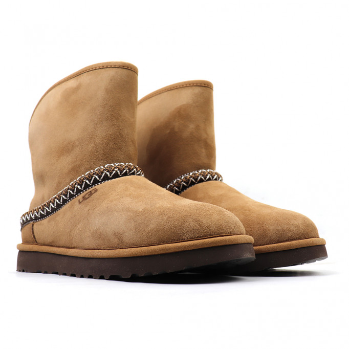 UGG Classic Short Cresent Chestnut